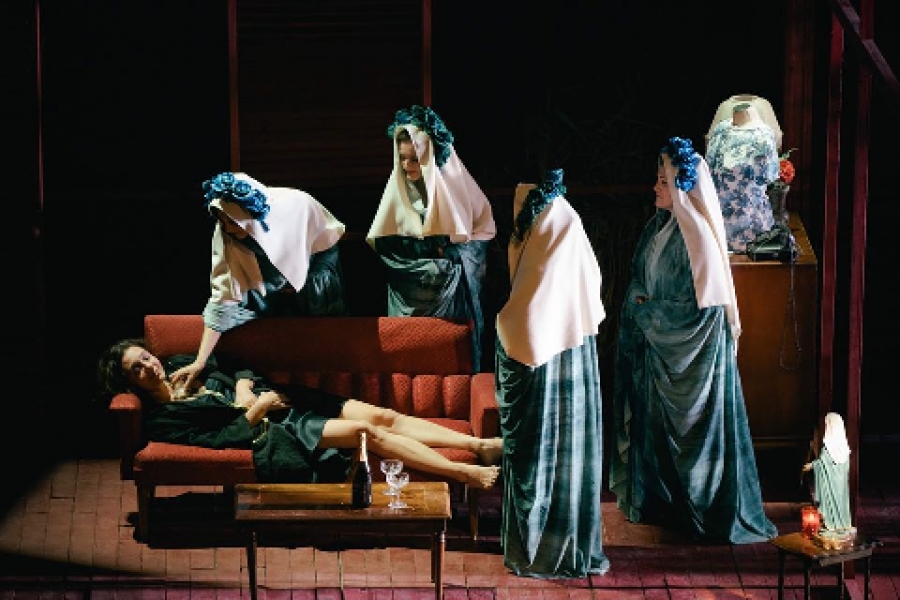 &Tau;&rho;&iota;&alpha;&nu;&tau;ά&phi;&upsilon;&lambda;&lambda;&omicron; &sigma;&tau;&omicron; &sigma;&tau;ή&theta;&omicron;&sigmaf;