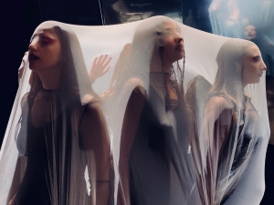 "&Beta;ά&kappa;&chi;&epsilon;&sigmaf;&uml; &tau;&omicron;&upsilon; &Epsilon;&upsilon;&rho;&upsilon;&pi;ί&delta;&eta; &mu;&epsilon; &tau;&omicron;&nu; &theta;ί&alpha;&sigma;&omicron; &tau;&eta;&sigmaf; &Delta;&rho;&alpha;&mu;&alpha;&tau;&iota;&kappa;ή&sigmaf; &Sigma;&chi;&omicron;&lambda;ή&sigmaf; &Tau;&rho;ά&gamma;&kappa;&alpha;, &sigma;&epsilon; &sigma;&kappa;&eta;&nu;&omicron;&theta;&epsilon;&sigma;ί&alpha; &Theta;ά&nu;&omicron;&upsilon; &Pi;&epsilon;&rho;&iota;&sigma;&tau;έ&rho;&eta;