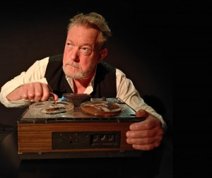 &ldquo;&Eta; &Tau;&Epsilon;&Lambda;&Epsilon;&Upsilon;&Tau;&Alpha;&Iota;&Alpha; &Mu;&Alpha;&Gamma;&Nu;&Eta;&Tau;&Omicron;&Tau;&Alpha;&Iota;&Nu;&Iota;&Alpha; &Tau;&Omicron;&Upsilon; &Kappa;&Rho;&Alpha;&Pi;&rdquo; &tau;&omicron;&upsilon; SAMUEL BECKETT &sigma;&tau;&omicron; &Tau;&Eta;&Epsilon;&Alpha;&Tau;RE OF THE NO