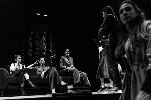 &Epsilon;ί&delta;&alpha;&mu;&epsilon; &tau;&omicron; &Pi;ά&rho;&tau;&upsilon;, &sigma;&epsilon; &sigma;&kappa;&eta;&nu;&omicron;&theta;&epsilon;&sigma;ί&alpha; &Nu;&iota;&kappa;&omicron;&rho;έ&sigma;&tau;&eta; &Chi;&alpha;&nu;&iota;&omega;&tau;ά&kappa;&eta; &sigma;&tau;&omicron; &Theta;έ&alpha;&tau;&rho;&omicron; Ά&nu;&epsilon;&sigma;&iota;&sigmaf;.