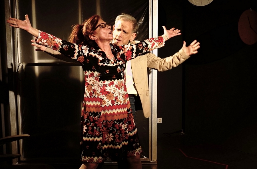 "&Iota;&nu;&delta;&iota;&kappa;ά &Chi;&omicron;&iota;&rho;ί&delta;&iota;&alpha;" &sigma;&tau;&omicron; &Theta;έ&alpha;&tau;&rho;&omicron; &Alpha;&lambda;&epsilon;&xi;ά&nu;&delta;&rho;&epsilon;&iota;&alpha;