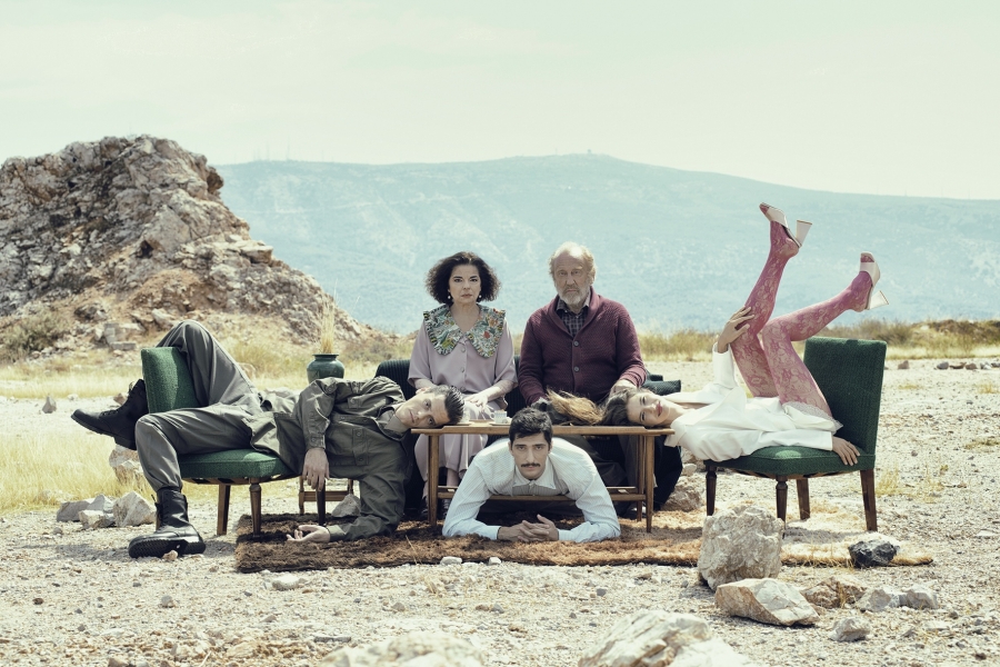 &Omicron;&iota; &pi;&alpha;&rho;&alpha;&sigma;&tau;ά&sigma;&epsilon;&iota;&sigmaf; &tau;&eta;&sigmaf; &omicron;&mu;ά&delta;&alpha;&sigmaf; The Young Quill &gamma;&iota;&alpha; &tau;&eta; &nu;έ&alpha; &theta;&epsilon;&alpha;&tau;&rho;&iota;&kappa;ή &sigma;&epsilon;&zeta;ό&nu; &sigma;&tau;&omicron; &theta;έ&alpha;&tau;&rho;&omicron; &Mu;&pi;έ&lambda;&lambda;&omicron;&sigmaf;