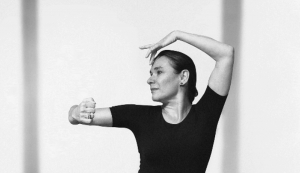 &Theta;&epsilon;&alpha;&tau;&rho;&iota;&kappa;ό &Epsilon;&rho;&gamma;&alpha;&sigma;&tau;ή&rho;&iota;&omicron; &mu;&epsilon; &tau;&eta;&nu; Roberta Carreri &sigma;&tau;&eta;&nu; &Alpha;&theta;ή&nu;&alpha; - &Tau;&epsilon;&chi;&nu;&omicron;&chi;ώ&rho;&omicron;&sigmaf; &Phi;ά&mu;&pi;&rho;&iota;&kappa;&alpha;