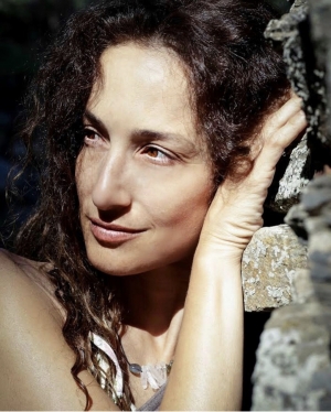 &Sigma;&upsilon;&nu;έ&nu;&tau;&epsilon;&upsilon;&xi;&eta; &tau;&eta;&sigmaf; &Alpha;&nu;&nu;ί&tau;&alpha;&sigmaf; &Kappa;&omicron;ύ&lambda;&eta;  &sigma;&tau;&omicron; &theta;&epsilon;&alpha;&tau;&rho;&omicron;.gr  &mu;&epsilon; &alpha;&phi;&omicron;&rho;&mu;ή &tau;&eta;&nu; &pi;&alpha;&rho;ά&sigma;&tau;&alpha;&sigma;&eta; "&Omicron; Έ&lambda;&lambda;&eta;&nu;&alpha;&sigmaf; &Beta;ά&tau;&rho;&alpha;&chi;&omicron;&sigmaf;" &sigma;&epsilon; &sigma;&kappa;&eta;&nu;&omicron;&theta;&epsilon;&sigma;ί&alpha; &Alpha;&upsilon;&gamma;&omicron;&upsilon;&sigma;&tau;ί&nu;&omicron;&upsilon; &Rho;&epsilon;&mu;&omicron;ύ&nu;&delta;&omicron;&upsilon; &sigma;&tau;&omicron;&nu; &Pi;&omicron;&lambda;&upsilon;&chi;ώ&rho;&omicron; Vault.