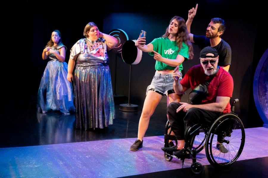 "&Eta; &Tau;&epsilon;&lambda;ί&tau;&sigma;&alpha; &kappa;&alpha;&iota; &tau;&omicron; &Sigma;ύ&mu;&pi;&alpha;&nu;": &Pi;&rho;&epsilon;&mu;&iota;έ&rho;&alpha; &Kappa;&upsilon;&rho;&iota;&alpha;&kappa;ή 5 &Omicron;&kappa;&tau;&omega;&beta;&rho;ί&omicron;&upsilon; &sigma;&tau;&iota;&sigmaf; 11:30 &pi;&mu; &sigma;&tau;&omicron; &Theta;έ&alpha;&tau;&rho;&omicron; Ί&Sigma;&Omicron;&Nu;