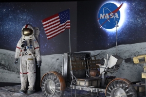 &Epsilon;&Kappa;&Theta;&Epsilon;&Sigma;&Eta;  Life in Space - &Eta; &Zeta;&omega;ή &sigma;&tau;&omicron; &delta;&iota;ά&sigma;&tau;&eta;&mu;&alpha;