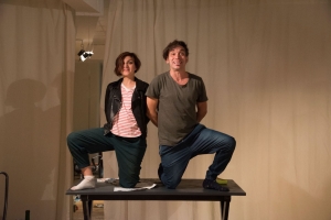 &Omicron; Johnny O. &sigma;&kappa;&eta;&nu;&omicron;&theta;&epsilon;&tau;&epsilon;ί &tau;&omicron; έ&rho;&gamma;&omicron; &tau;&eta;&sigmaf; &Kappa;&alpha;&tau;&epsilon;&rho;ί&nu;&alpha;&sigmaf; &Epsilon;&lambda;&omicron;&sigma;ί&tau;&omicron;&upsilon; &laquo;&Omicron; &Rho;&epsilon;&zeta;έ&sigmaf; &mu;ά&gamma;&kappa;&omega;&sigma;&epsilon; &tau;&omicron; &delta;ά&chi;&tau;&upsilon;&lambda;&omicron;&raquo; &sigma;&tau;&omicron; Studio &Mu;&alpha;&upsilon;&rho;&omicron;&mu;&iota;&chi;ά&lambda;&eta; | &Pi;&rho;&epsilon;&mu;&iota;έ&rho;&alpha;: &Sigma;ά&beta;&beta;&alpha;&tau;&omicron; 14 &Delta;&epsilon;&kappa;&epsilon;&mu;&beta;&rho;ί&omicron;&upsilon; 2024