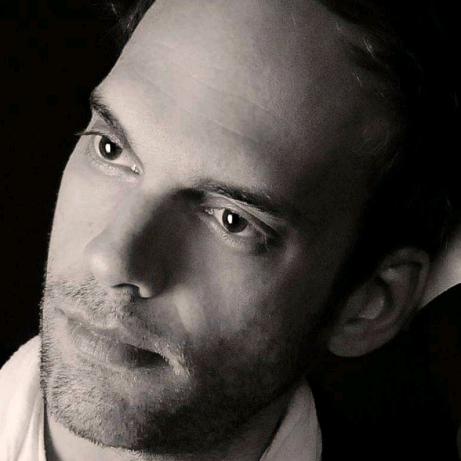 &Sigma;&upsilon;&nu;έ&nu;&tau;&epsilon;&upsilon;&xi;&eta; &tau;&omicron;&upsilon; &Nu;ί&kappa;&omicron;&upsilon; &Kappa;&rho;ί&kappa;&alpha; &sigma;&tau;&omicron; &theta;&epsilon;&alpha;&tau;&rho;&omicron;.gr &mu;&epsilon; &alpha;&phi;&omicron;&rho;&mu;ή &tau;&eta;&nu; &pi;&alpha;&rho;ά&sigma;&tau;&alpha;&sigma;&eta; &laquo;&Eta; &Delta;ί&kappa;&eta; &tau;&omega;&nu; έ&xi;&iota;&raquo; &mu;&iota;&alpha; &iota;&sigma;&tau;&omicron;&rho;ί&alpha; &ndash; &delta;ύ&omicron; &pi;&lambda;&epsilon;&upsilon;&rho;έ&sigmaf;, &tau;&eta;&sigmaf; &Delta;ή&mu;&eta;&tau;&rho;&alpha;&sigmaf; &Mu;&pi;ά&sigma;&iota;&omicron;&upsilon;, &sigma;&tau;&omicron; &Theta;έ&alpha;&tau;&rho;&omicron; &Alpha;&lambda;&kappa;&mu;ή&nu;&eta;.