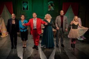 &Epsilon;ί&delta;&alpha;&mu;&epsilon; &tau;&eta;&nu; &pi;&alpha;&rho;ά&sigma;&tau;&alpha;&sigma;&eta; &tau;&omicron;&upsilon; &Sigma;&tau;&alpha;&mu;ά&tau;&eta; &Pi;&alpha;&kappa;ά&kappa;&eta; "&Tau;&iota; &theta;&alpha; &pi;&epsilon;&iota; &omicron; &kappa;ό&sigma;&mu;&omicron;&sigmaf;" &sigma;&tau;&omicron; &theta;έ&alpha;&tau;&rho;&omicron; Faust