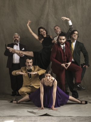 &Sigma;&upsilon;&nu;έ&nu;&tau;&epsilon;&upsilon;&xi;&eta; &tau;&omega;&nu; &Mu;&upsilon;&rho;&tau;ώ &Gamma;&kappa;ό&nu;&eta; &kappa;&alpha;&iota; &Chi;&rho;&iota;&sigma;&tau;ί&nu;&alpha;&sigmaf; &Mu;&pi;&rho;έ&kappa;&omicron;&upsilon; &sigma;&tau;&omicron; &theta;&epsilon;&alpha;&tau;&rho;&omicron;.gr , &mu;&epsilon; &alpha;&phi;&omicron;&rho;&mu;ή &tau;&eta;&nu; &pi;&alpha;&rho;ά&sigma;&tau;&alpha;&sigma;&eta; "&Omicron; &Epsilon;&pi;&iota;&theta;&epsilon;&omega;&rho;&eta;&tau;ή&sigmaf;" &sigma;&tau;&omicron; &theta;έ&alpha;&tau;&rho;&omicron; &laquo;Ά&lambda;&phi;&alpha;&raquo; .