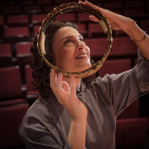 &Omicron; &laquo;&Alpha;&mu;&pi;&iota;&gamma;&iota;έ&rho;&raquo; &tau;&omicron;&upsilon; &Rho;ό&nu;&alpha;&lambda;&nu;&tau; &Chi;ά&rho;&gamma;&omicron;&upsilon;&nu;&tau;  &sigma;&tau;&omicron; &Theta;έ&alpha;&tau;&rho;&omicron; &laquo;&Tau;&zeta;έ&nu;&eta; &Kappa;&alpha;&rho;έ&zeta;&eta;&raquo;