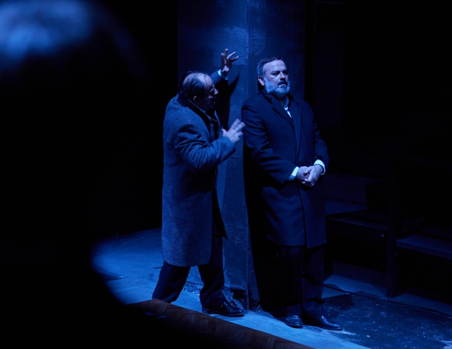 &Eta; &sigma;&upsilon;&gamma;&kappa;&lambda;&omicron;&nu;&iota;&sigma;&tau;&iota;&kappa;ή &theta;&epsilon;&alpha;&tau;&rho;&iota;&kappa;ή &mu;&epsilon;&tau;&alpha;&phi;&omicron;&rho;ά &laquo;Ό&tau;&alpha;&nu; έ&kappa;&lambda;&alpha;&psi;&epsilon; &omicron; &Nu;ί&tau;&sigma;&epsilon;&raquo; | &sigma;&tau;&omicron; &Theta;έ&alpha;&tau;&rho;&omicron; &Alpha;&upsilon;&lambda;&alpha;ί&alpha; &alpha;&pi;&omicron; 30 &Iota;&alpha;&nu;&omicron;&upsilon;&alpha;&rho;ί&omicron;&upsilon;