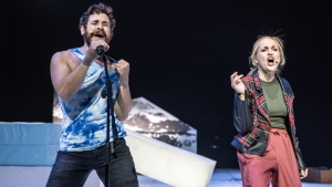 &Epsilon;ί&delta;&alpha;&mu;&epsilon; &Tau;&alpha; &sigma;&kappa;&upsilon;&lambda;&iota;ά &tau;&omicron;&upsilon; &Alpha;&nu;έ&sigma;&tau;&eta; &Alpha;&zeta;ά &sigma;&tau;&omicron; &theta;έ&alpha;&tau;&rho;&omicron; &Kappa;&iota;&beta;&omega;&tau;&omicron;&sigmaf;