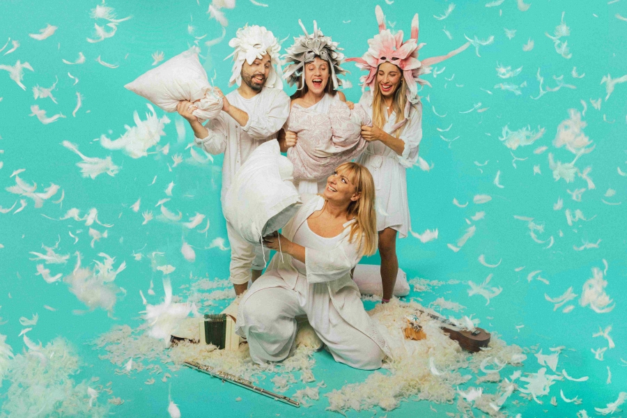 &Pi;&Alpha;&Rho;&Alpha;&Sigma;&Tau;&Alpha;&Sigma;&Eta; &gamma;&iota;&alpha; &Pi;&Alpha;&Iota;&Delta;&Iota;&Alpha; | &Eta; &laquo;&Pi;&Omicron;&Upsilon;&Pi;&Omicron;&Upsilon;&Lambda;&Epsilon;&Nu;&Iota;&Alpha; &Pi;&Omicron;&Lambda;&Iota;&Tau;&Epsilon;&Iota;&Alpha;&raquo; &alpha;&pi;ό &tau;&eta;&nu; &Omicron;&mu;ά&delta;&alpha; &tau;&omega;&nu; &Pi;έ&nu;&tau;&epsilon; &Epsilon;&pi;&omicron;&chi;ώ&nu; &kappa;&alpha;&iota; &tau;&eta;&nu; &Sigma;&omicron;&phi;ί&alpha; &Pi;&alpha;&pi;&alpha;&delta;&omicron;&pi;&omicron;ύ&lambda;&omicron;&upsilon;, &epsilon;&mu;&pi;&nu;&epsilon;&upsilon;&sigma;&mu;έ&nu;&eta; &alpha;&pi;ό &tau;&omicron;&upsilon;&sigmaf; Ό&rho;&nu;&iota;&theta;&epsilon;&sigmaf; &tau;&omicron;&upsilon; &Alpha;&rho;&iota;&sigma;&tau;&omicron;&phi;ά&nu;&eta; | &alpha;&pi;ό &Kappa;&upsilon;&rho;&iota;&alpha;&kappa;ή 29/1 &sigma;&tau;&omicron; &Theta;έ&alpha;&tau;&rho;&omicron; 104