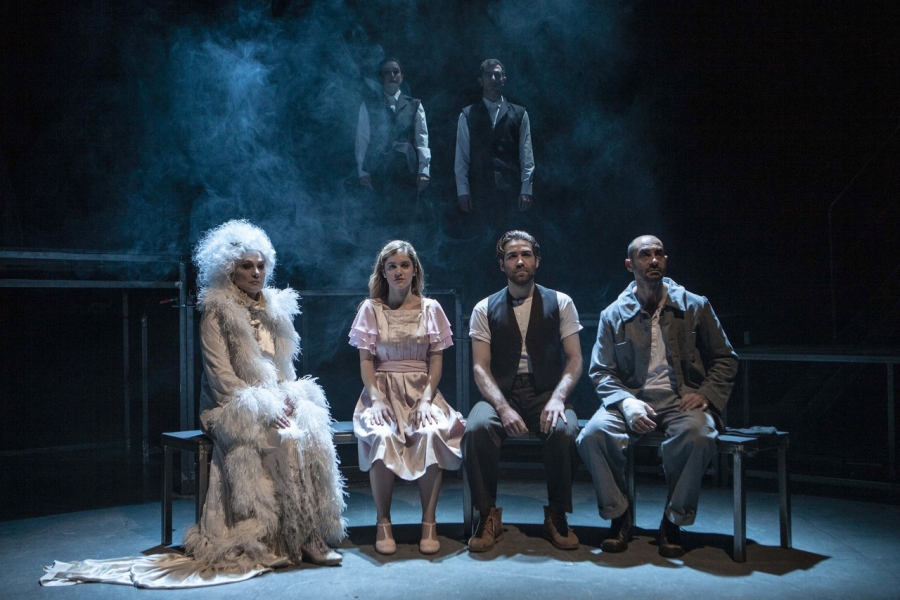 &Epsilon;ί&delta;&alpha;&mu;&epsilon; &tau;&iota;&sigmaf; "&Mu;&epsilon;&gamma;ά&lambda;&epsilon;&sigmaf; &Pi;&rho;&omicron;&sigma;&delta;&omicron;&kappa;ί&epsilon;&sigmaf;" &sigma;&tau;&omicron; &Sigma;ύ&gamma;&chi;&rho;&omicron;&nu;&omicron; &Theta;έ&alpha;&tau;&rho;&omicron;