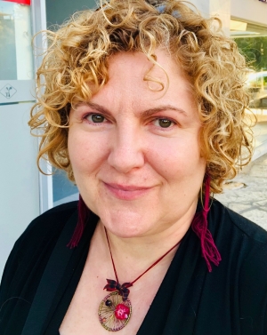 &Sigma;&upsilon;&nu;έ&nu;&tau;&epsilon;&upsilon;&xi;&eta; &tau;&eta;&sigmaf;&nbsp;&Kappa;&alpha;&tau;&epsilon;&rho;ί&nu;&alpha;&sigmaf; &Alpha;&lambda;&epsilon;&xi;ά&kappa;&eta; &mu;&epsilon; &alpha;&phi;&omicron;&rho;&mu;ή &tau;&eta;&nu; &pi;&alpha;&rho;ά&sigma;&tau;&alpha;&sigma;&eta;&nbsp; &laquo;&hellip; &kappa;&alpha;&iota; &beta;&gamma;&alpha;ί&nu;&omega;&raquo;&nbsp; &sigma;&tau;&omicron;&nbsp; Studio M&alpha;&upsilon;&rho;&omicron;&mu;&iota;&chi;ά&lambda;&eta;.