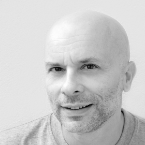 &Sigma;&upsilon;&nu;έ&nu;&tau;&epsilon;&upsilon;&xi;&eta; &tau;&omicron;&upsilon; &Beta;&alpha;&sigma;ί&lambda;&eta; &Lambda;&omicron;ύ&kappa;&alpha;, &sigma;&tau;&omicron; &theta;&epsilon;&alpha;&tau;&rho;&omicron;.gr &mu;&epsilon; &alpha;&phi;&omicron;&rho;&mu;ή &tau;&eta;&nu; &kappa;&upsilon;&kappa;&lambda;&omicron;&phi;&omicron;&rho;ί&alpha; &tau;&omicron;&upsilon; &nu;έ&omicron;&upsilon; &tau;o&upsilon; &beta;&iota;&beta;&lambda;ί&omicron;&upsilon; &laquo;Showbiz thriller&raquo; &alpha;&pi;ό &tau;&iota;&sigmaf; &epsilon;&kappa;&delta;ό&sigma;&epsilon;&iota;&sigmaf; &Phi;ί&lambda;&nu;&tau;&iota;&sigma;&iota;.