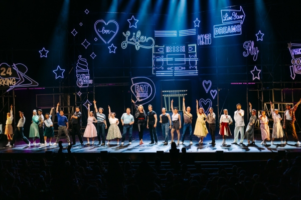 &Epsilon;ί&delta;&alpha;&mu;&epsilon; &tau;&omicron; Grease &sigma;&tau;&omicron; Christmas theater