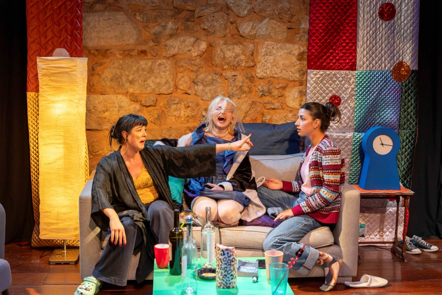 "THE ACID TEST" &tau;&eta;&sigmaf; Anya Reiss || ...&lambda;έ&nu;&epsilon;. &Tau;&omicron; &nu;&alpha; &mu;&epsilon;&gamma;&alpha;&lambda;ώ&nu;&epsilon;&iota;&sigmaf; &epsilon;ί&nu;&alpha;&iota; &upsilon;&pi;&omicron;&chi;&rho;&epsilon;&omega;&tau;&iota;&kappa;ό, &tau;&omicron; &nu;&alpha; &omega;&rho;&iota;&mu;ά&zeta;&epsilon;&iota;&sigmaf; &epsilon;ί&nu;&alpha;&iota; &pi;&rho;&omicron;&alpha;&iota;&rho;&epsilon;&tau;&iota;&kappa;ό || &Theta;έ&alpha;&tau;&rho;&omicron; &Epsilon;&nu; &Alpha;&theta;ή&nu;&alpha;&iota;&sigmaf; &alpha;&pi;ό 6 &Omicron;&kappa;&tau;&omega;&beta;&rho;ί&omicron;&upsilon;