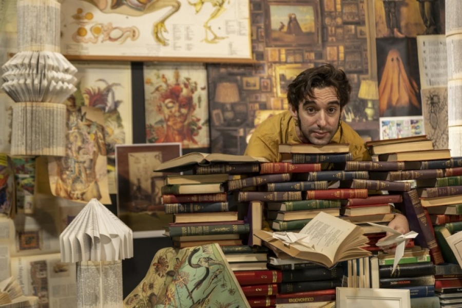 &laquo;&Tau;&omicron; &chi;&rho;&omicron;&nu;&iota;&kappa;ό &epsilon;&nu;ό&sigmaf; &delta;&upsilon;&sigma;&lambda;&epsilon;&kappa;&tau;&iota;&kappa;&omicron;ύ&raquo; &epsilon;&pi;&iota;&sigma;&tau;&rho;έ&phi;&epsilon;&iota; &sigma;&tau;&omicron; &Theta;έ&alpha;&tau;&rho;&omicron; 104