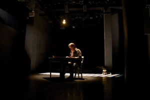 &laquo;&Tau;&omicron; &Kappa;&iota;&beta;ώ&tau;&iota;&omicron;&raquo; &alpha;&pi;ό 1&eta; &Nu;&omicron;&epsilon;&mu;&beta;&rho;ί&omicron;&upsilon; &gamma;&iota;&alpha; 9&eta; &chi;&rho;&omicron;&nu;&iota;ά &sigma;&tau;&omicron; Studio &Mu;&alpha;&upsilon;&rho;&omicron;&mu;&iota;&chi;ά&lambda;&eta;