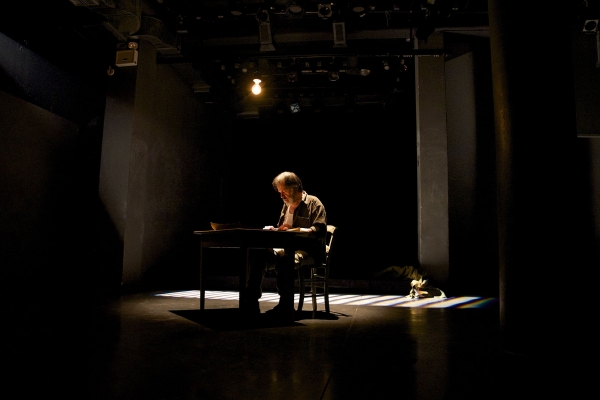 &laquo;&Tau;&omicron; &Kappa;&iota;&beta;ώ&tau;&iota;&omicron;&raquo; &alpha;&pi;ό 1&eta; &Nu;&omicron;&epsilon;&mu;&beta;&rho;ί&omicron;&upsilon; &gamma;&iota;&alpha; 9&eta; &chi;&rho;&omicron;&nu;&iota;ά &sigma;&tau;&omicron; Studio &Mu;&alpha;&upsilon;&rho;&omicron;&mu;&iota;&chi;ά&lambda;&eta;