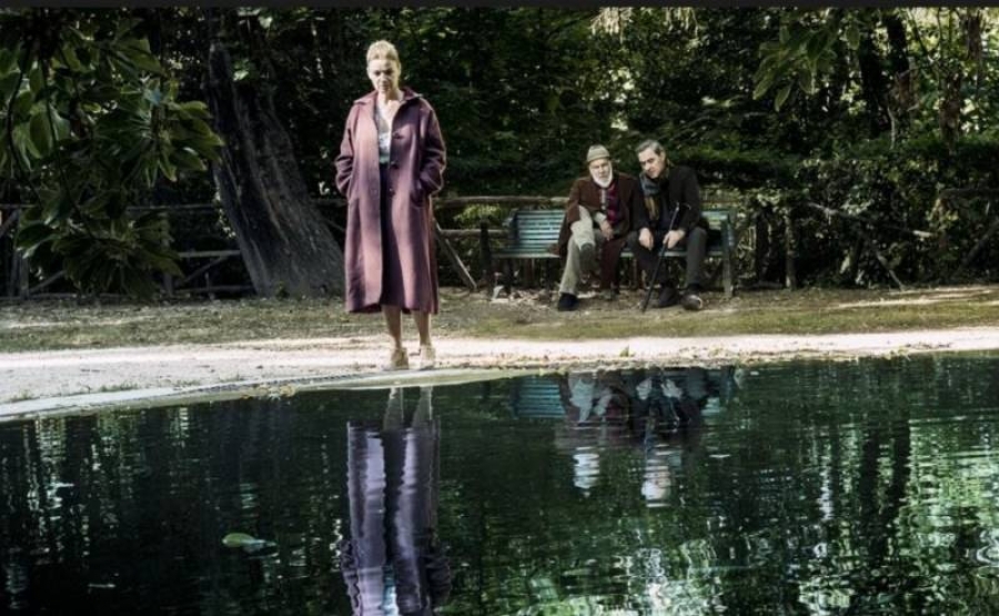 &Epsilon;ί&delta;&alpha;&mu;&epsilon; &tau;&eta; &Sigma;&iota;&omega;&pi;&eta;&lambda;ή &lambda;ί&mu;&nu;&eta; &sigma;&tau;&omicron; &theta;έ&alpha;&tau;&rho;&omicron; &Epsilon;&pi;ί &Kappa;&omicron;&lambda;&omega;&nu;ώ.