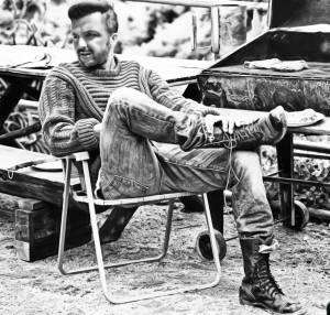 &Sigma;&upsilon;&nu;έ&nu;&tau;&epsilon;&upsilon;&xi;&eta; &tau;&omicron;&upsilon; &sigma;&kappa;&eta;&nu;&omicron;&theta;έ&tau;&eta; &Mu;&epsilon;&nu;&epsilon;&lambda;ά&omicron;&upsilon; &Tau;&zeta;&alpha;&beta;έ&lambda;&lambda;&alpha; &mu;&epsilon; &alpha;&phi;&omicron;&rho;&mu;ή &tau;&eta;&nu; &pi;&alpha;&rho;ά&sigma;&tau;&alpha;&sigma;&eta; &laquo;&Tau;&omicron; &delta;ά&kappa;&rho;&upsilon; &tau;&eta;&sigmaf; &Pi;&alpha;&nu;&alpha;&gamma;ί&alpha;&sigmaf;...έ&nu;&alpha;&sigmaf; ύ&mu;&nu;&omicron;&sigmaf; &gamma;&iota;&alpha; &tau;&eta;&nu; &Sigma;&mu;ύ&rho;&nu;&eta;&raquo; &sigma;&tau;&omicron; &theta;έ&alpha;&tau;&rho;&omicron; &Alpha;&lambda;&kappa;&mu;ή&nu;&eta;.