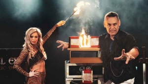 &Omicron;&iota; 3 &Mu;ά&gamma;&omicron;&iota;! &Alpha;&pi;ό &Sigma;ά&beta;&beta;&alpha;&tau;&omicron; 7 &Omicron;&kappa;&tau;&omega;&beta;&rho;ί&omicron;&upsilon; &kappa;&alpha;&iota; &kappa;ά&theta;&epsilon; &Sigma;ά&beta;&beta;&alpha;&tau;&omicron; &sigma;&tau;&iota;&sigmaf; 17:00 &sigma;&tau;&omicron; &Theta;έ&alpha;&tau;&rho;&omicron; &Alpha;&upsilon;&lambda;&alpha;ί&alpha; &sigma;&tau;&omicron; &Pi;&alpha;&sigma;&alpha;&lambda;&iota;&mu;ά&nu;&iota; !