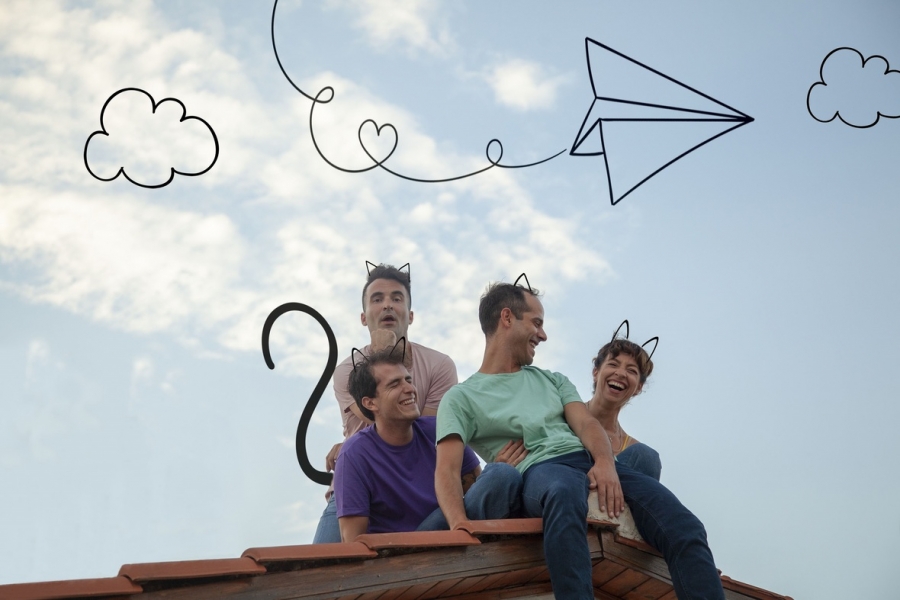 &Omicron; &Eta;&lambda;ί&alpha;&sigmaf;, &omicron; &pi;&rho;ώ&tau;&omicron;&sigmaf; &gamma;ά&tau;&omicron;&sigmaf; &chi;&omicron;&rho;&epsilon;&upsilon;&tau;ή&sigmaf;, &kappa;&lambda;&epsilon;ί&nu;&epsilon;&iota; &phi;έ&tau;&omicron;&sigmaf; &rho;&alpha;&nu;&tau;&epsilon;&beta;&omicron;ύ &mu;&epsilon; &tau;&alpha; &pi;&alpha;&iota;&delta;&iota;ά &sigma;&tau;&omicron; &Theta;έ&alpha;&tau;&rho;&omicron; Ά&beta;&alpha;&tau;&omicron;&nu; | &Pi;&rho;&epsilon;&mu;&iota;έ&rho;&alpha;: 2/10