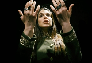 &Lambda;&alpha;ί&delta;&eta; &Mu;ά&kappa;&beta;&epsilon;&theta;&raquo;, 2&omicron;&sigmaf; &chi;&rho;ό&nu;&omicron;&sigmaf; &sigma;&tau;&omicron; &Theta;έ&alpha;&tau;&rho;&omicron; &Beta;&alpha;&phi;&epsilon;ί&omicron;